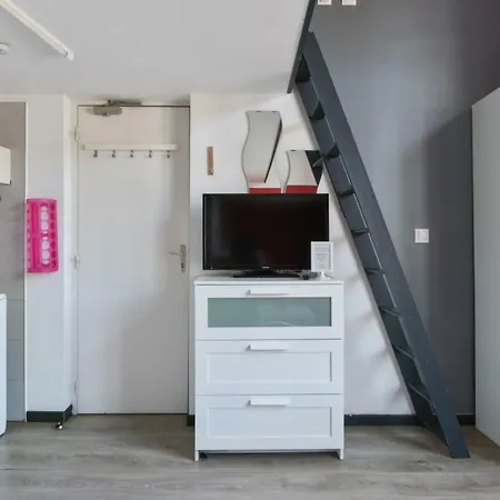 Modern And Bright Studio In Vauban District Central